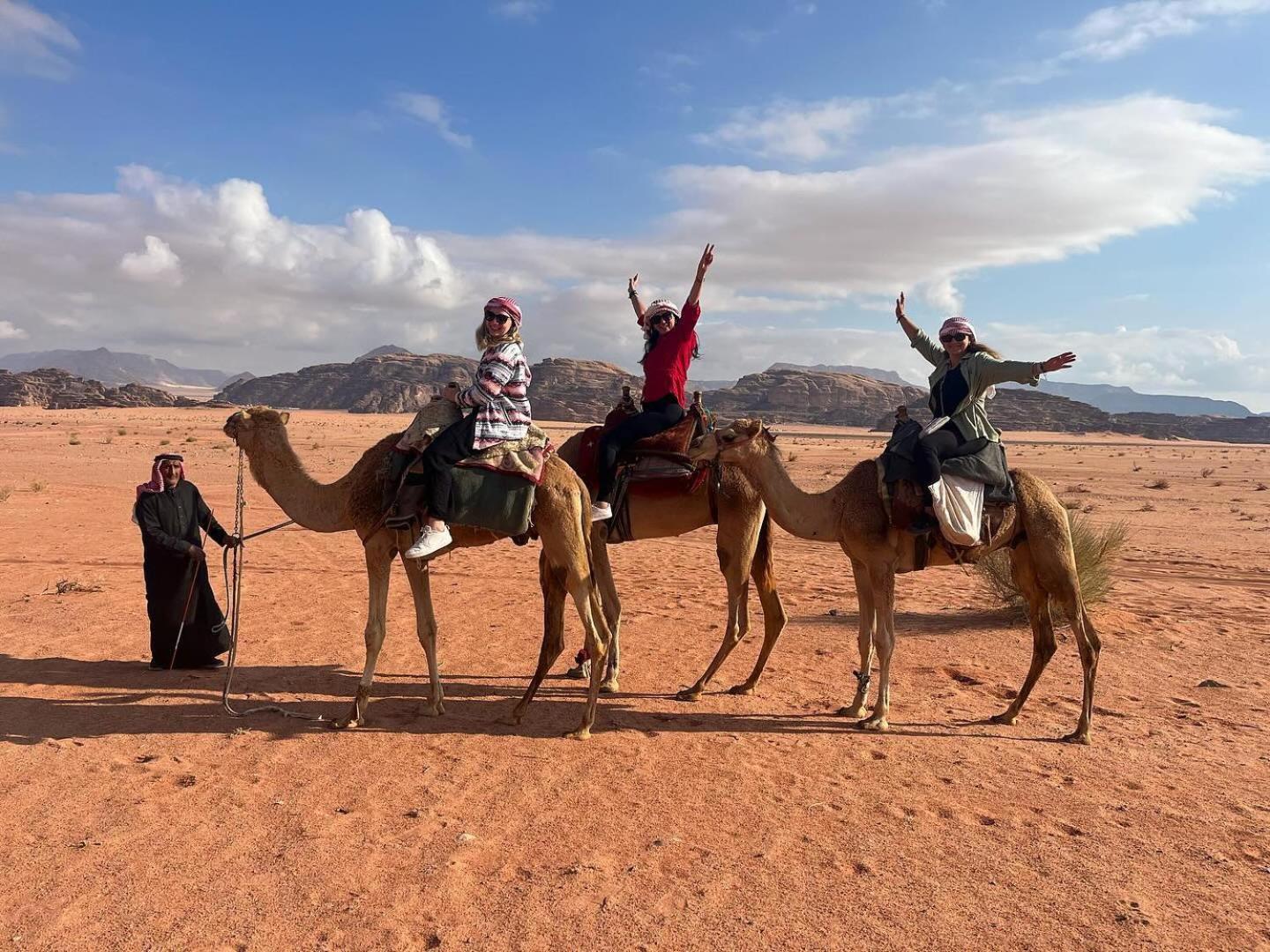 Flower Life Camp Wadi Rum Extérieur photo