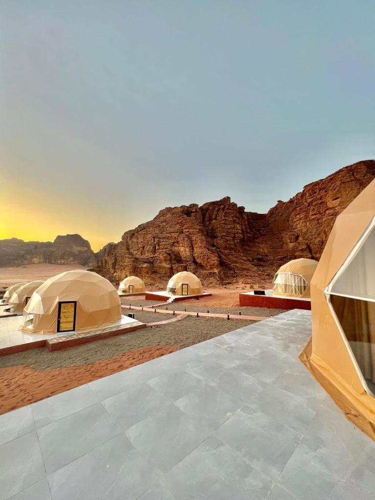 Flower Life Camp Wadi Rum Extérieur photo